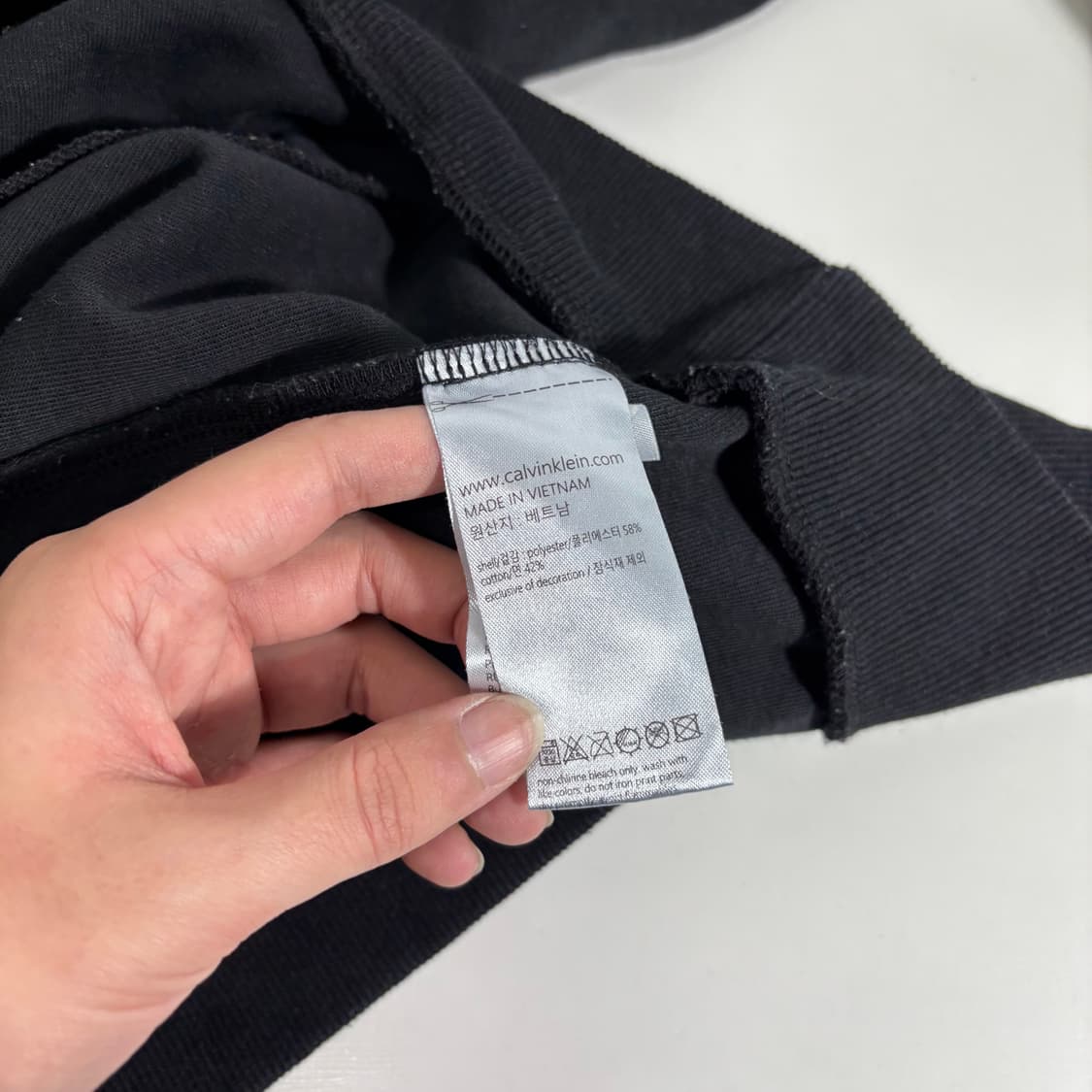95-100 캘빈클라인 CK 블랙 레터링 후드티 상품이미지4