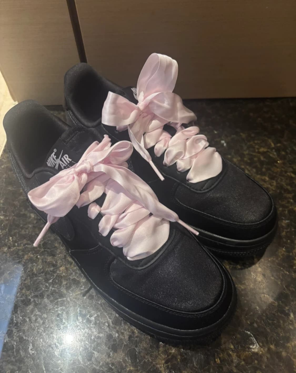나이키 에어포스1 블랙핑크 아이스(240) 팝니다 상품이미지2