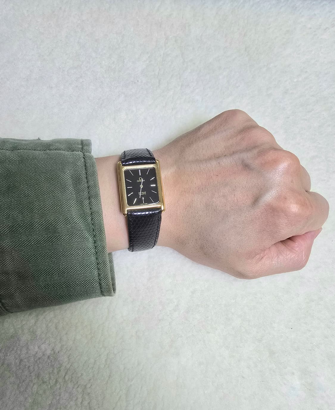 오메가 드빌 탱크 블랙 다이얼 쿼츠 남여공용 시계 상품이미지6