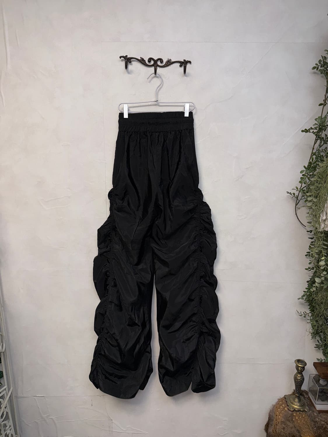 Black satin shirring balloon pants  상품이미지4