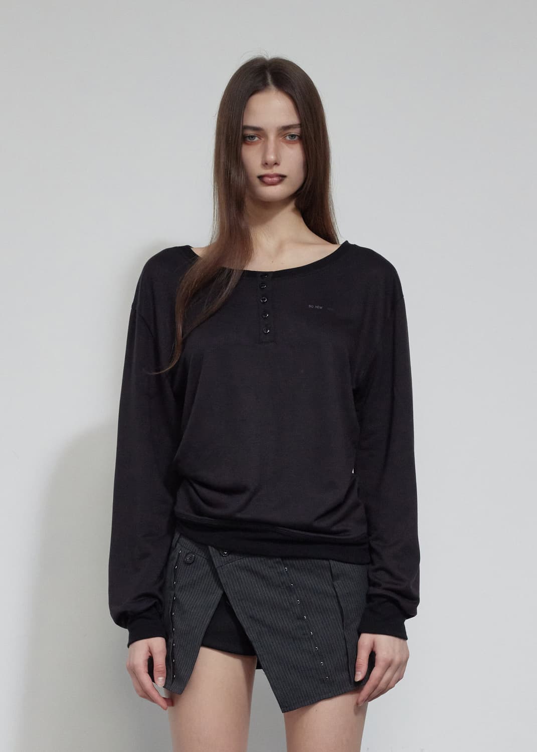 보헴서 BUTTON-UP SIDE TUCK T, BLACK 상품이미지1