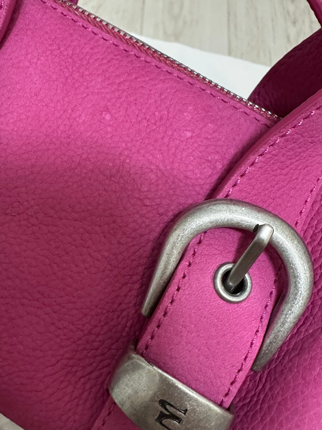 마지셔우드 벨티드 로그백 푸시아핑크 누벅 상품이미지5