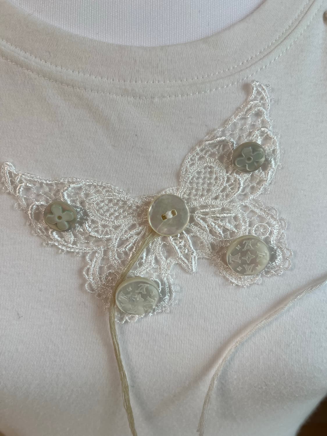 루이비통 레이스 장식 흰색 티셔츠 L 정품 상품이미지4