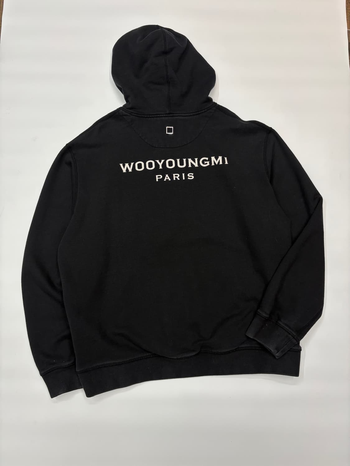 WOOYOUNGMI 우영미 백로고 후드 티셔츠 상품이미지1