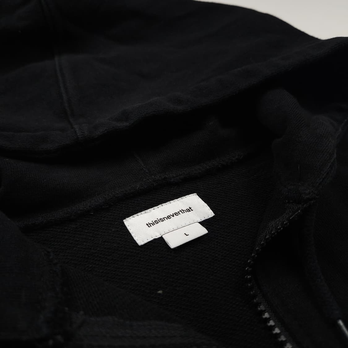 디스이즈네버댓 프레임 빅로고 블랙 후드 집업 (100) 상품이미지7