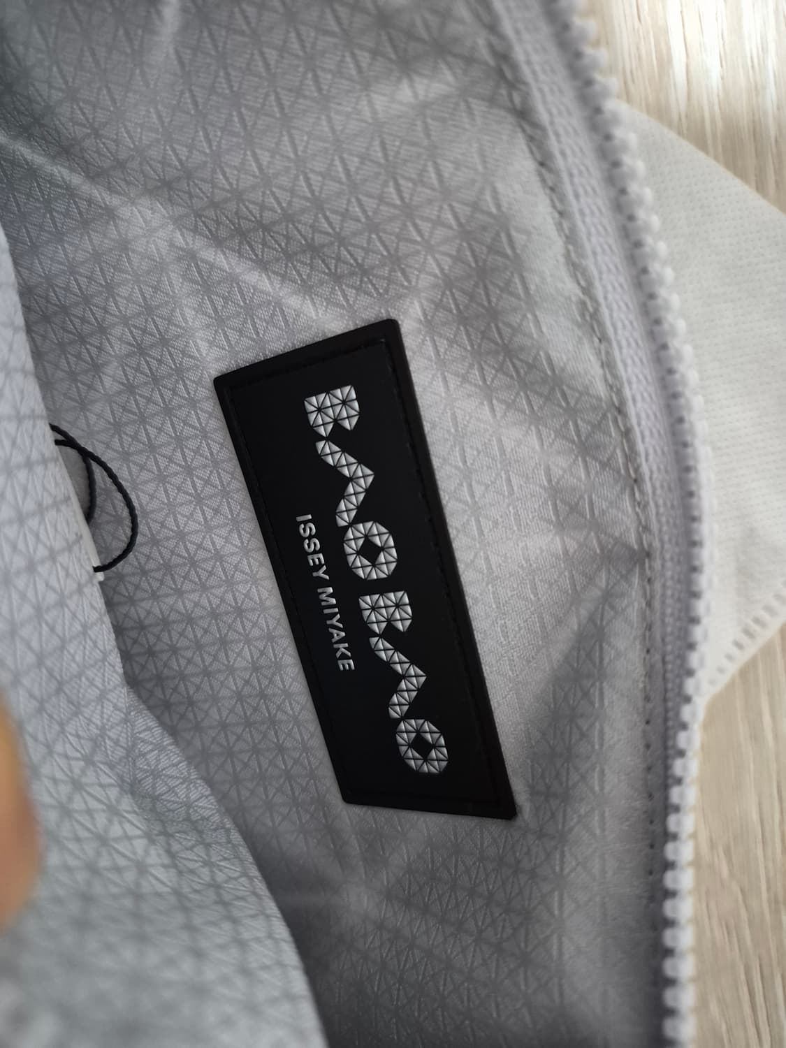 [정품 새상품] 바오바오 카이주 크로스백 그레이 상품이미지5