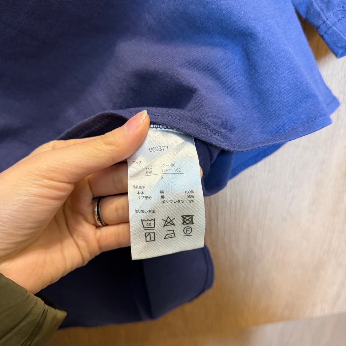 빔즈 디자인 헨리넥 반팔 티셔츠 로고 탭 디테일 루즈핏 퍼플 상품이미지7