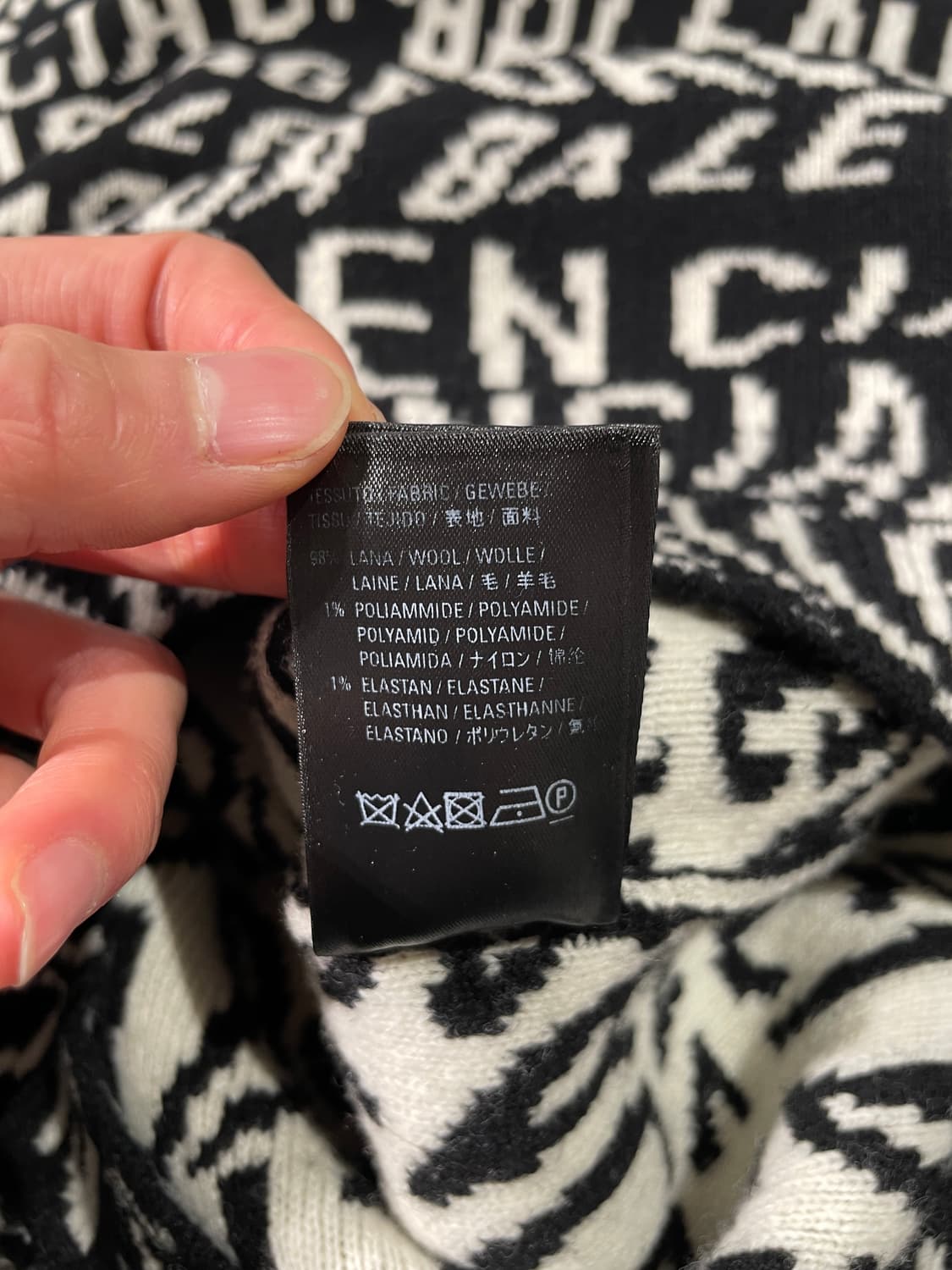 발렌시아가 블랙 자카드 터틀넥 울 스웨터 상품이미지9