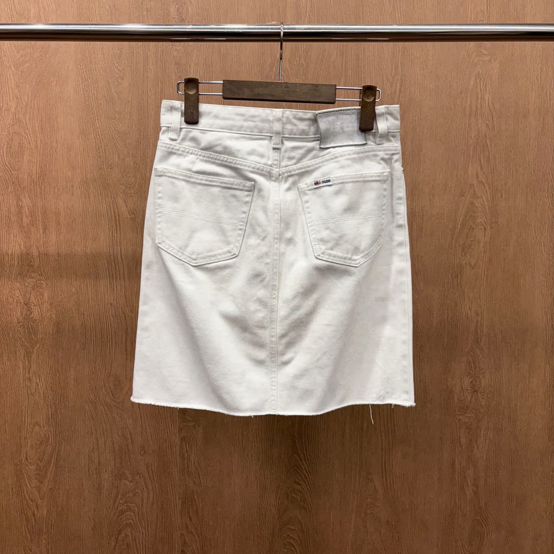 폴로 진스 데님 미니 스커트 밑단 컷오프 포켓 로고 탭 디테일 화이트 상품이미지3
