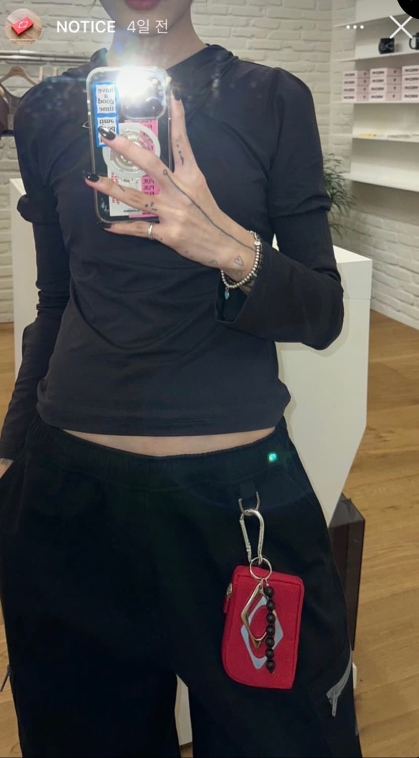 미스치프 카라비너 미니 파우치 레드 상품이미지3