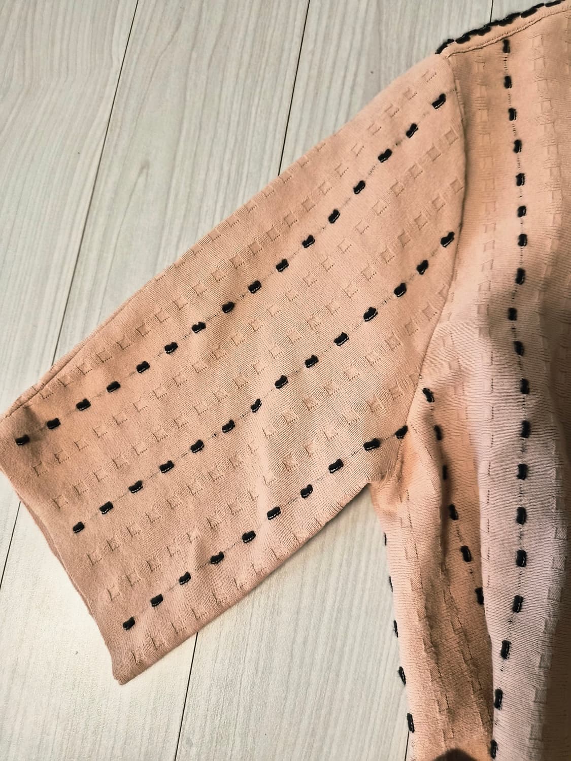 [SJ SJ] 여성 하프 슬리브 자수 포인트 니트 상품이미지4