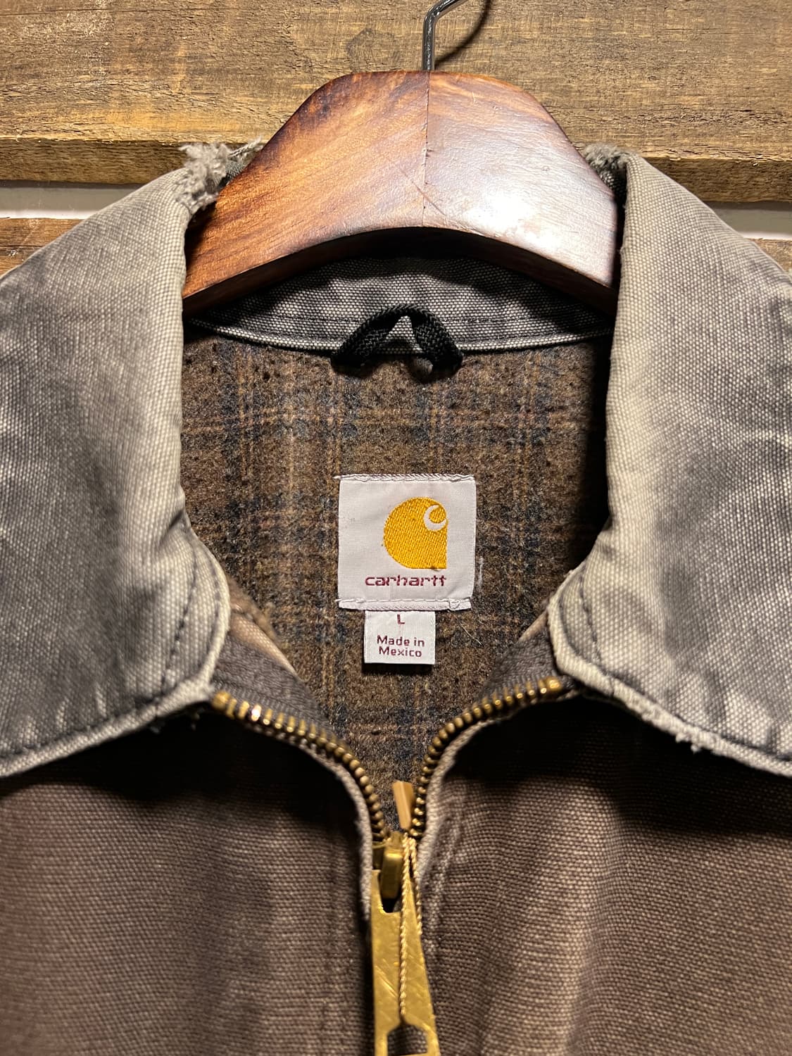 [L]칼하트 USA J97 디트로이트 빈티지 리페어 다크브라운 워크 자켓 상품이미지2
