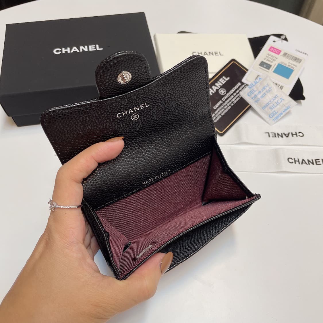 샤넬 클래식 카드 홀더 그레인드 카프스킨 & 골드 메탈 블랙 상품이미지6