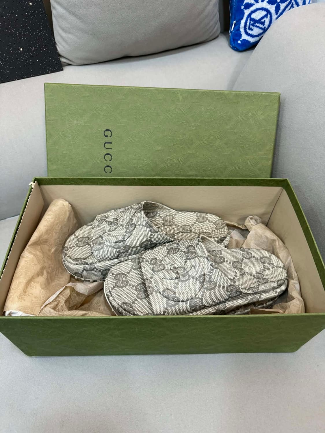 새싱품급 구찌 GG 인터로킹 슬라이드 슬리퍼 36사이즈 상품이미지1