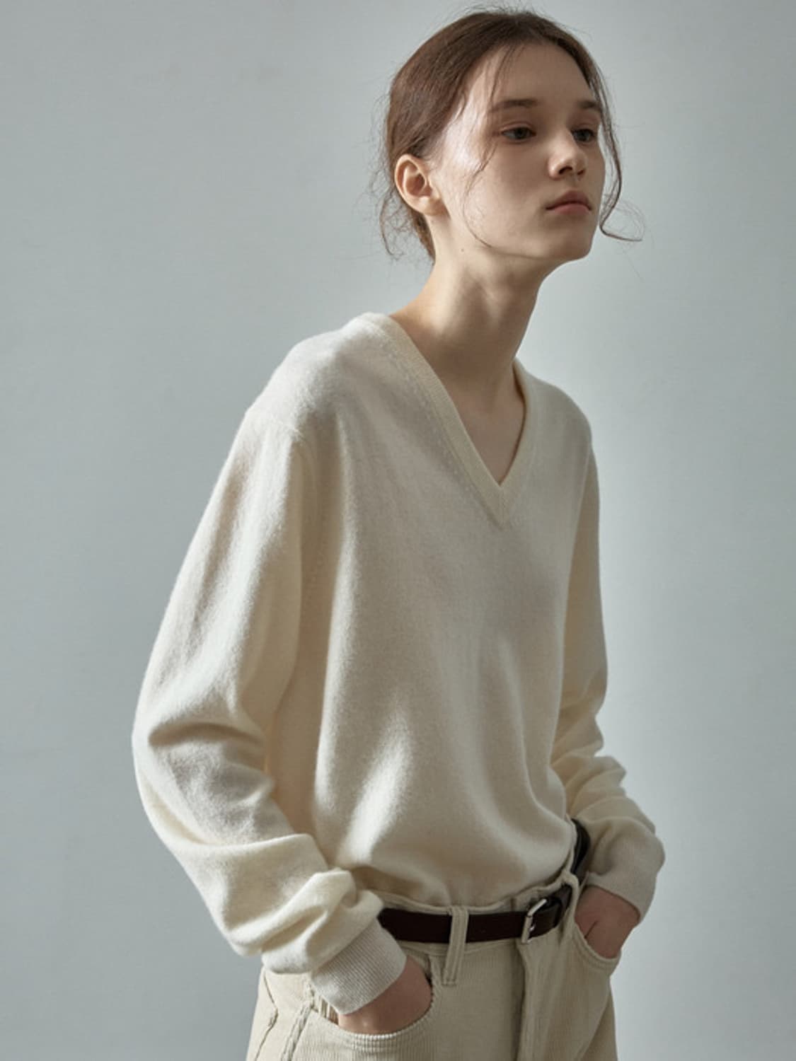 파사드 패턴 브이넥 니트 아이보리 상품이미지2