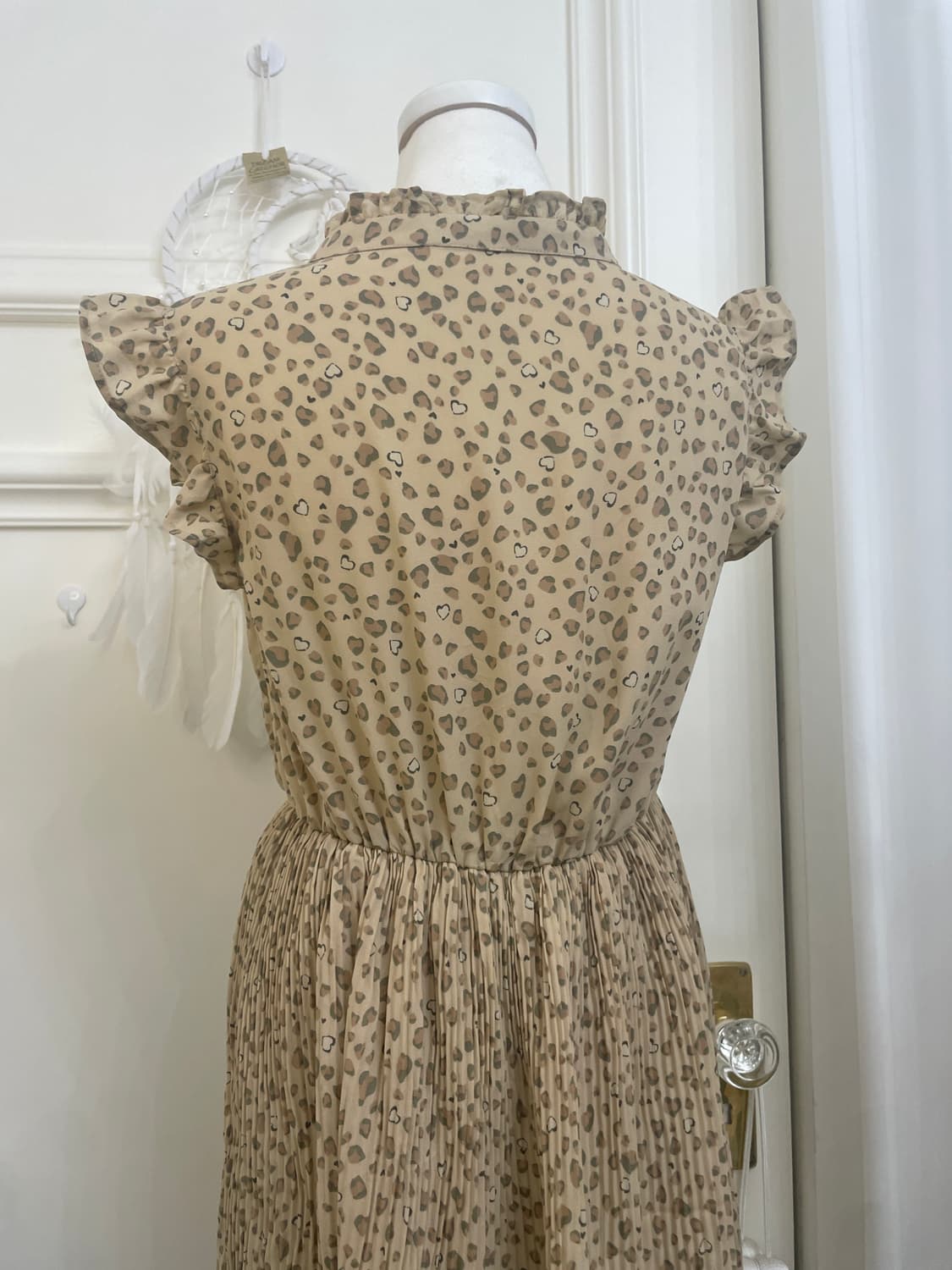 beige heart leopard pleats ruffle opc 상품이미지4