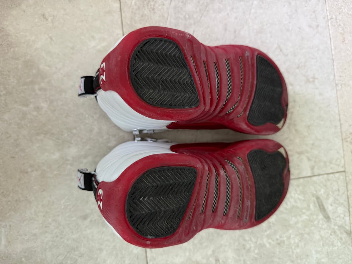 에어 조던 12 레트로 체리 gs 상품이미지4