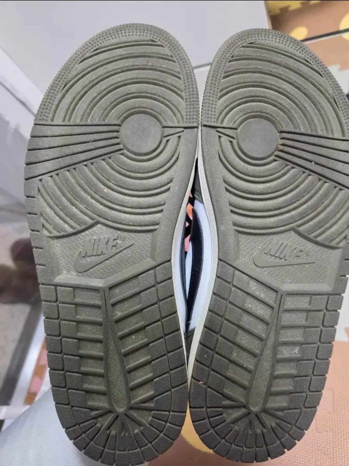 나이키 에어조던1 미디엄올리브 260 상품이미지4