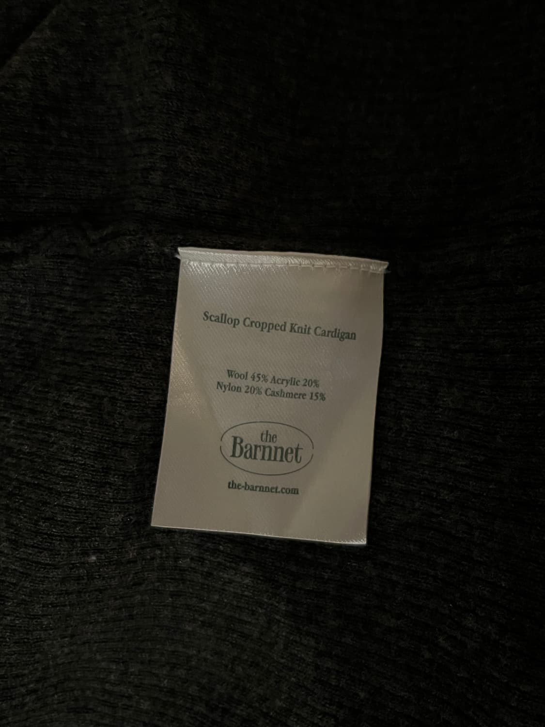 더바넷 Scallop Cropped Knit Cardigan (차콜) 상품이미지3