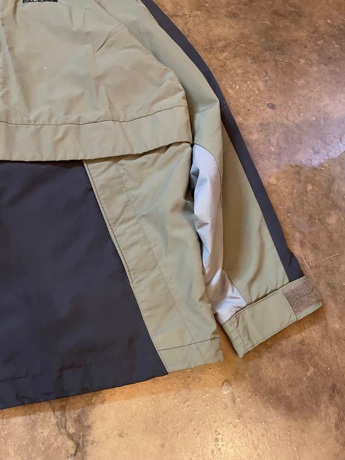 노스페이스 올드스쿨 카키 배색 윈드 자켓  상품이미지5