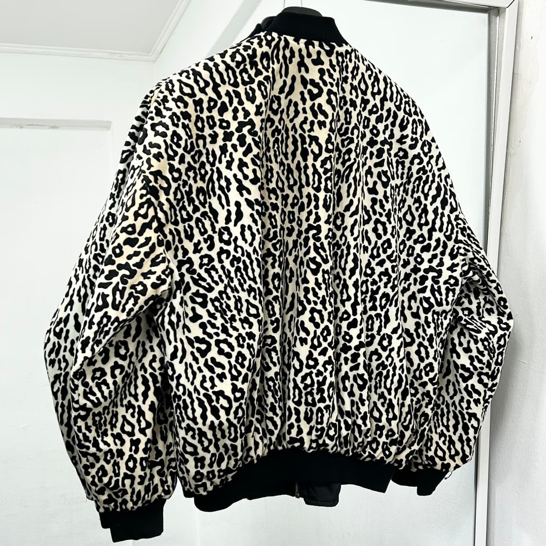 베르사체 진스 꾸뛰르 리버시블 레오파드 봄버 자켓 상품이미지8