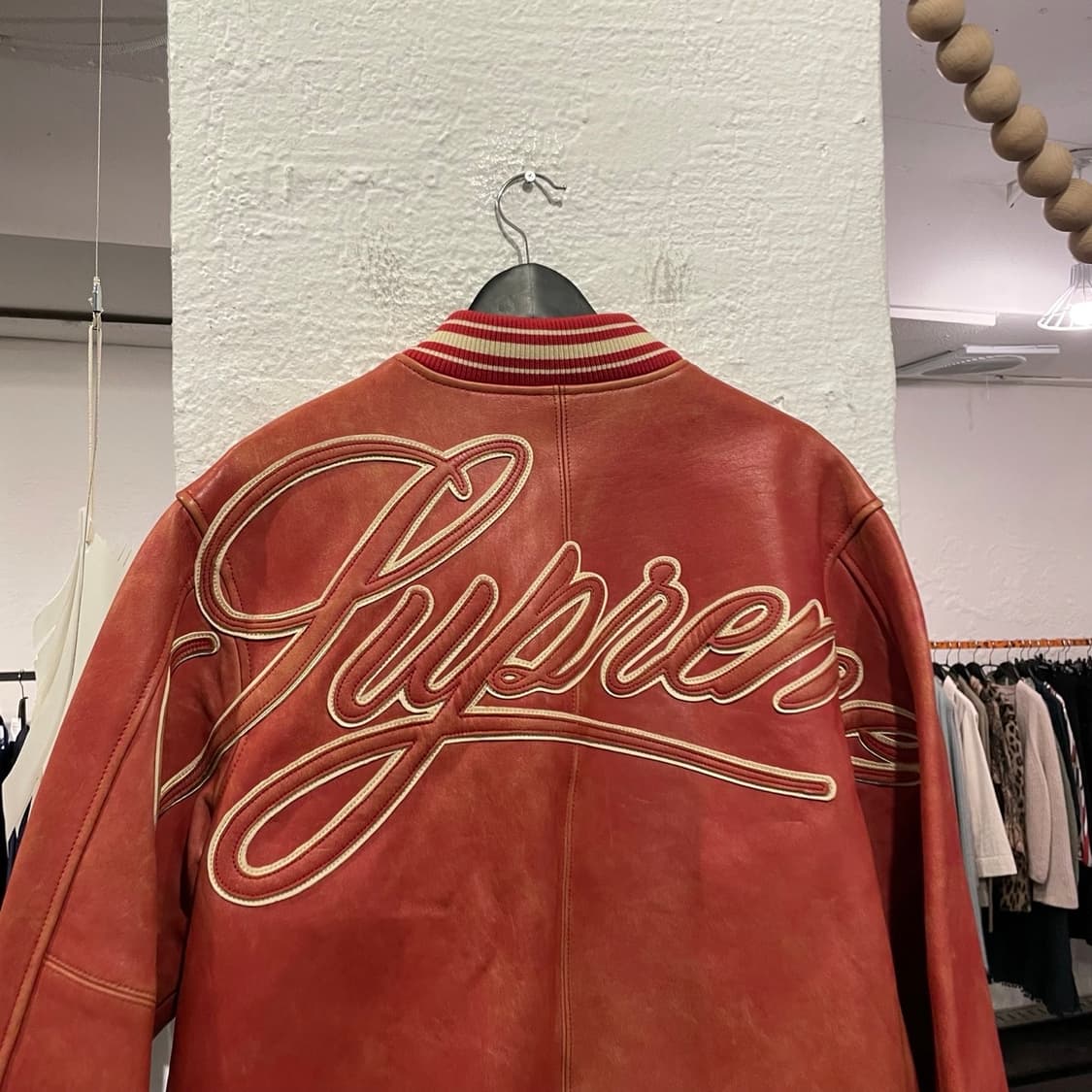 슈프림 원 레더 바시티 자켓 상품이미지2