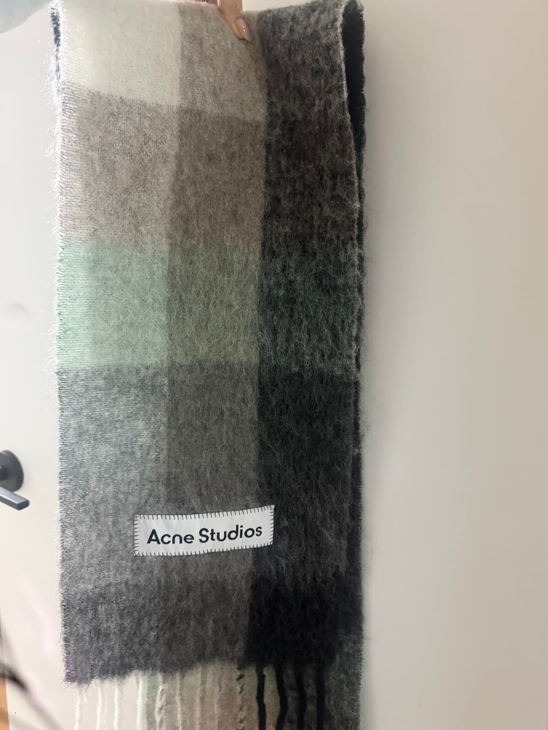 아크네 스튜디오 모헤어 체크 머플러 그린 그레이 블랙 상품이미지1