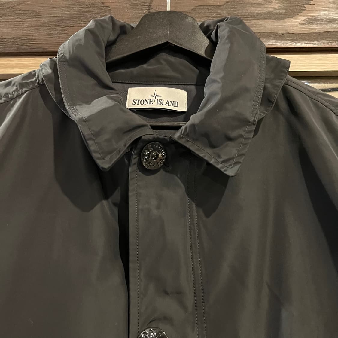 스톤아일랜드 87C2422 블랙 히든후드 투웨이지퍼 와펜 마이크로랩스 상품이미지2