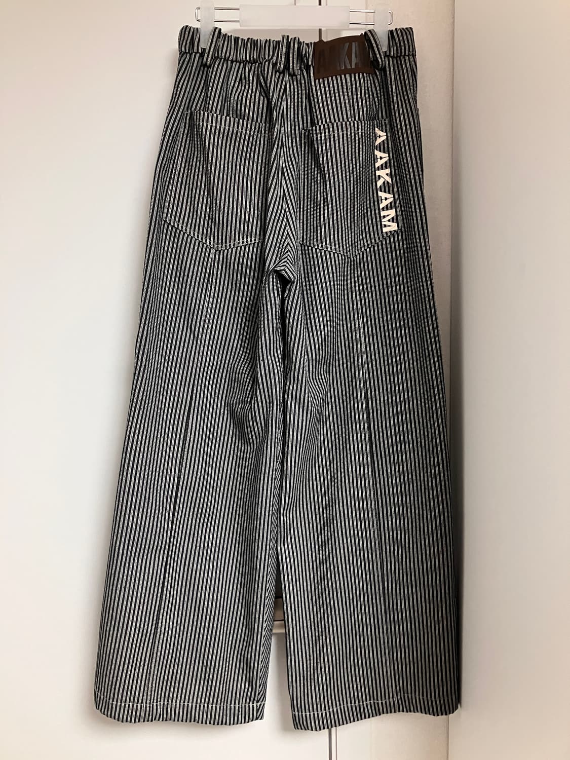 Aakam knee pin-tuck striped denim pants 상품이미지2
