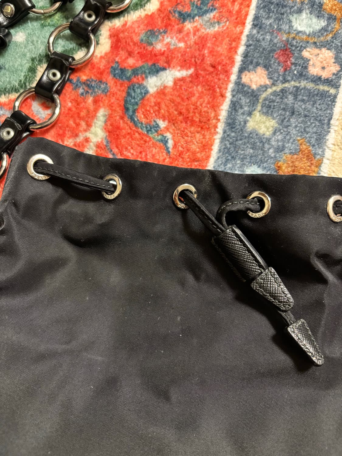 프라다 복조리 버킷 크로스백 상품이미지3