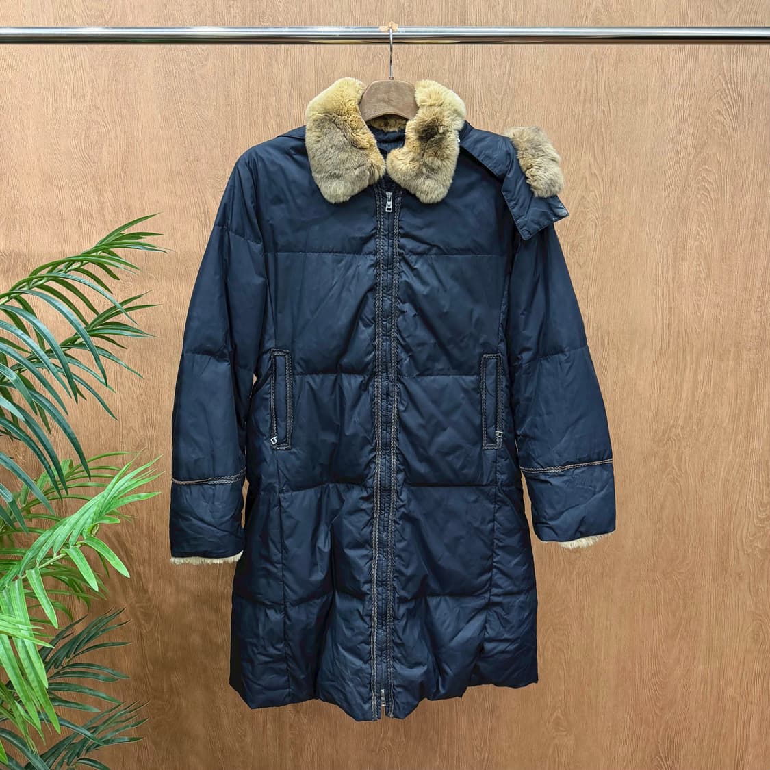 막스마라 위켄드 다운 롱 패딩 코트 후드 카라 퍼 트리밍 디테일 블랙 상품이미지1