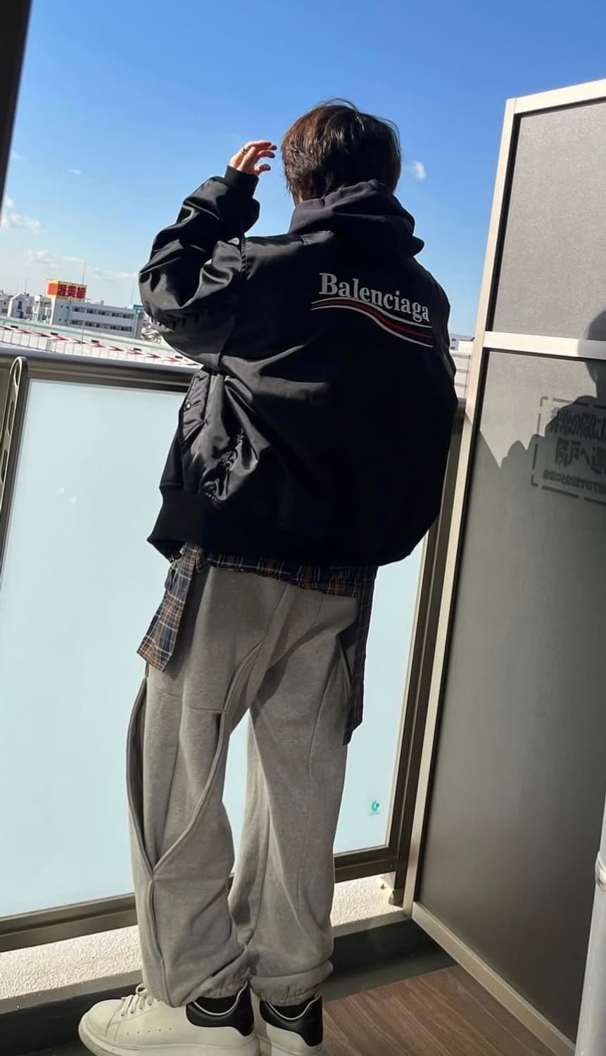 발렌시아가 웨이브로고 봄버 상품이미지2