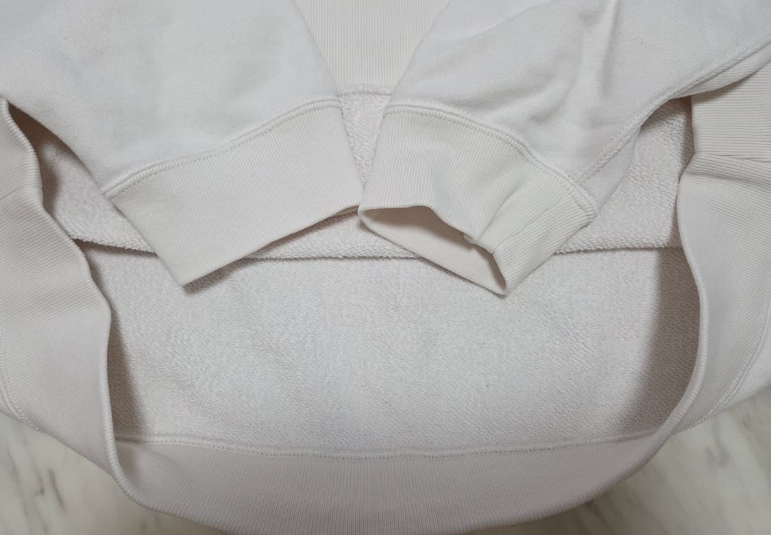 유니클로 X 카우스 크루넥 맨투맨 상품이미지4