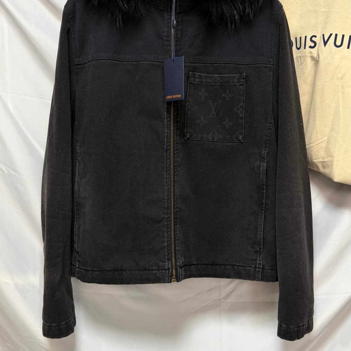 [미사용/56] 루이비통 모노그램 데님 퍼 후드 블랙 자켓 상품이미지3