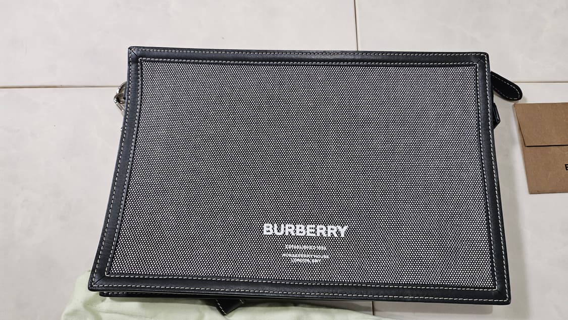 버버리 호스 페리 프린트 코튼 캔버스 클러치 상품이미지3