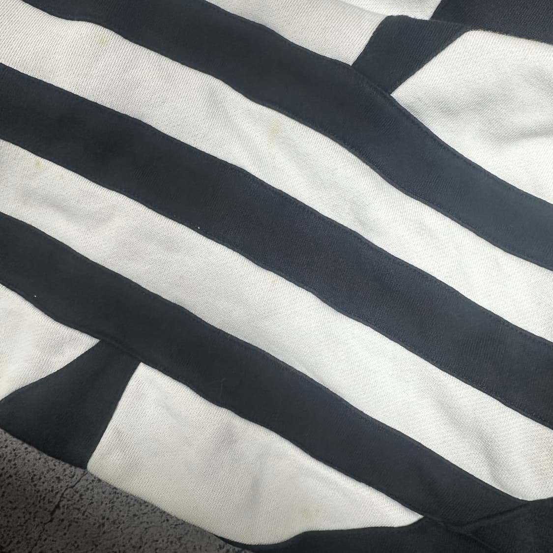 ✨ (바배) 아디다스 검흰 빅로고 크롭 후드티 상품이미지6