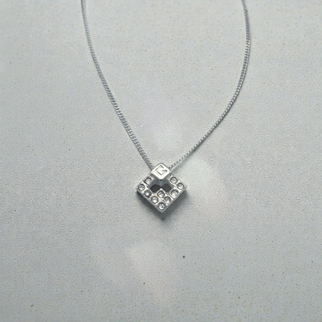 지방시 로고 큐빅 스퀘어  목걸이 상품이미지1