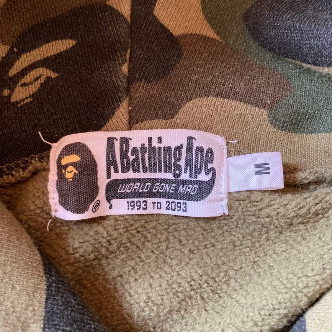 초레어 베이프 x 미니언즈 1st 카모 샤크 후드집업 녹계 상품이미지7