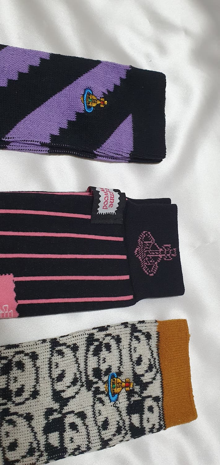 퍼플 핑크 라이트그레이 물결 스트라이프 팬다 비비안웨스트우드 양말 상품이미지10