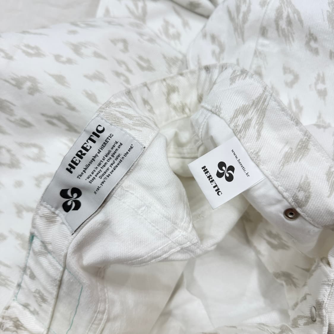 헤리틱 레오파드 호피 부츠컷 데님팬츠 바지 화이트 상품이미지4