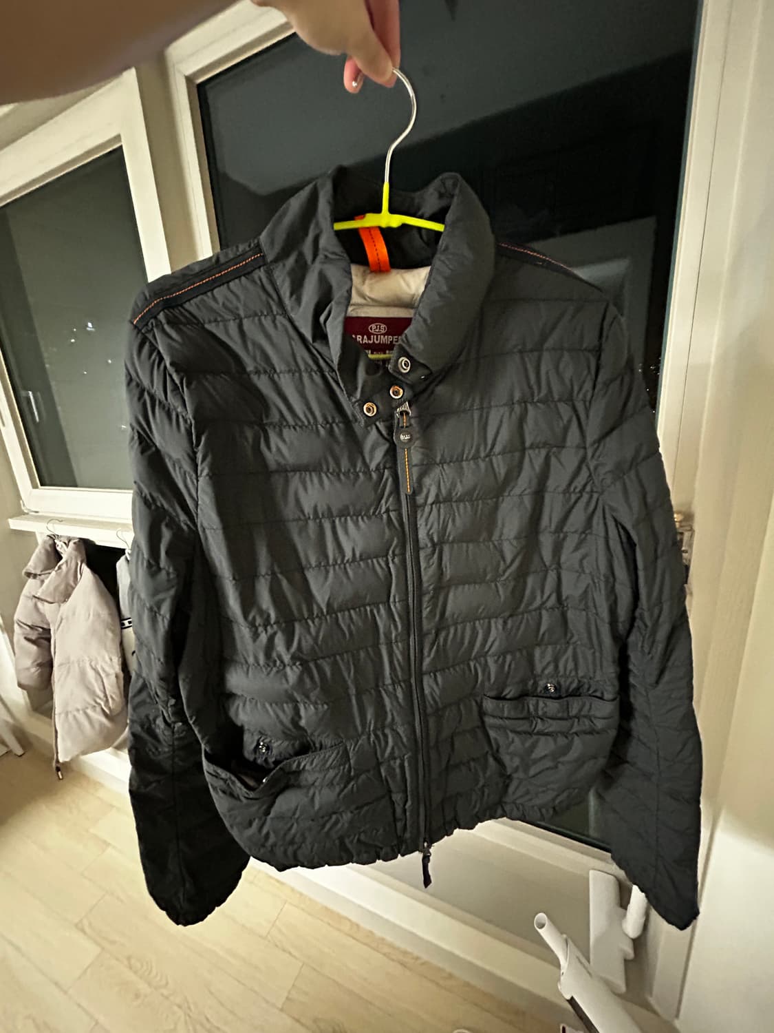 파라점퍼스 경량패딩 M 사이즈 상품이미지1