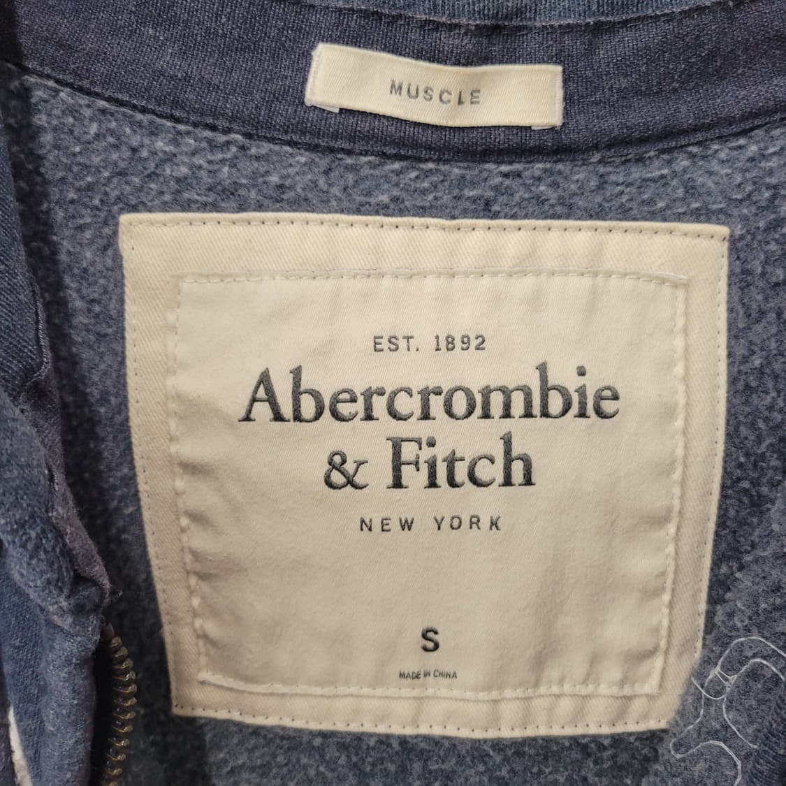 Abercrombie & Fitch 아베크롬비 스펠로고 후드 집업 네이비 상품이미지5