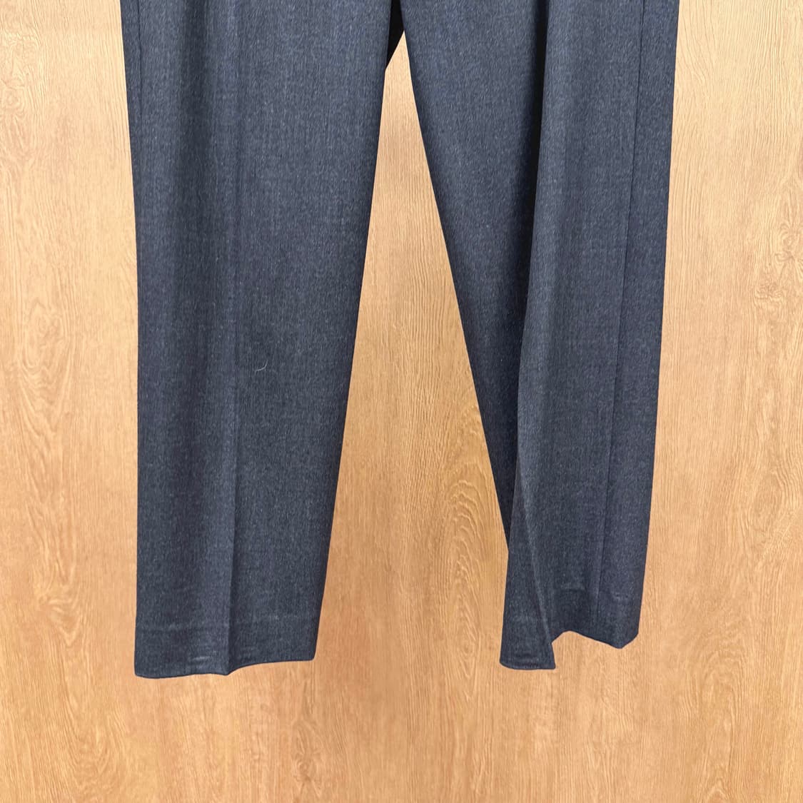 띠어리 슬랙스 팬츠 미니멀 포멀 디자인 히든 클로징 디테일 다크그레이 상품이미지5