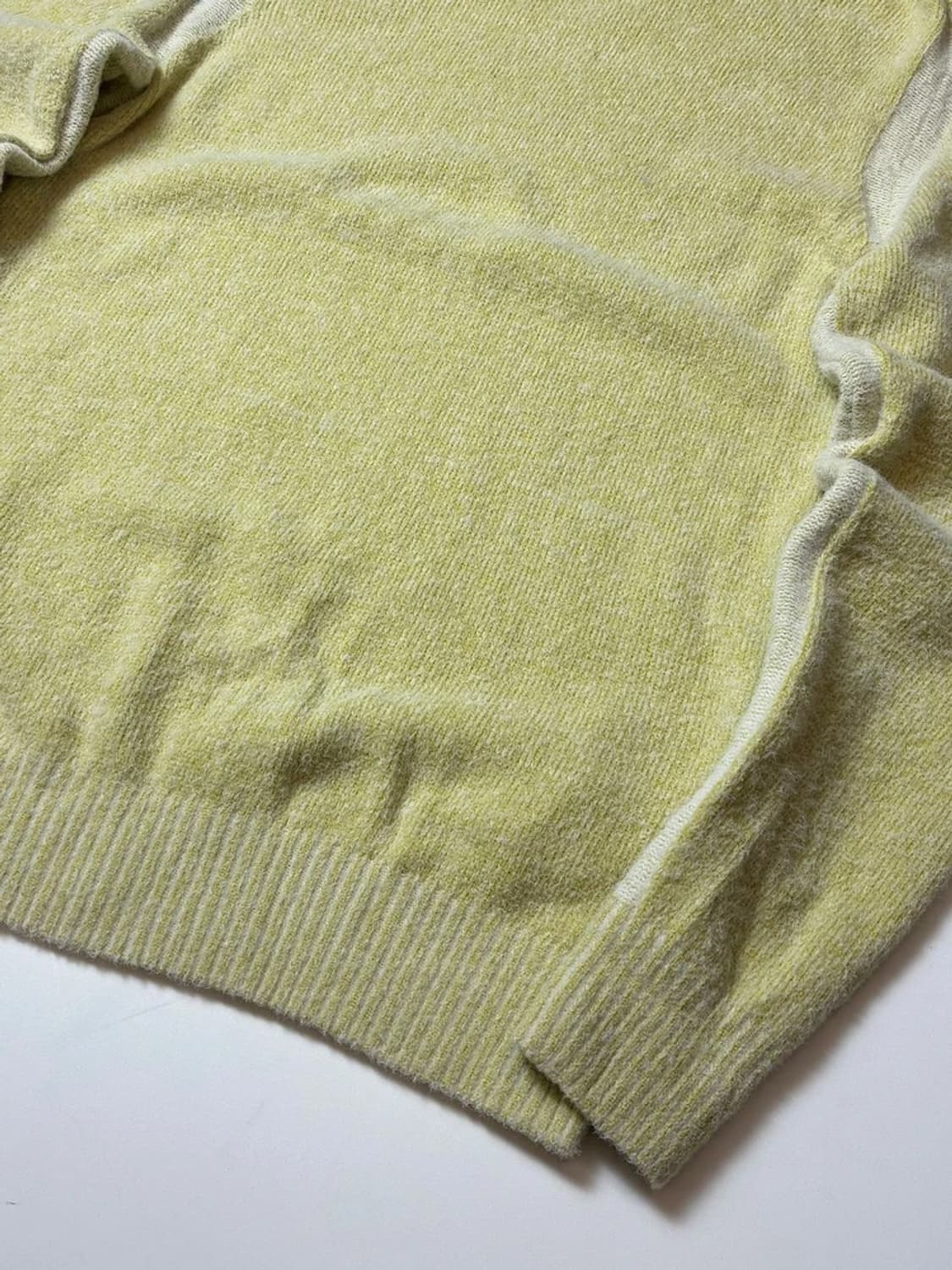 CP컴퍼니 램스울 아플리케 플리스 렌즈 스웨터 PN8446 상품이미지4