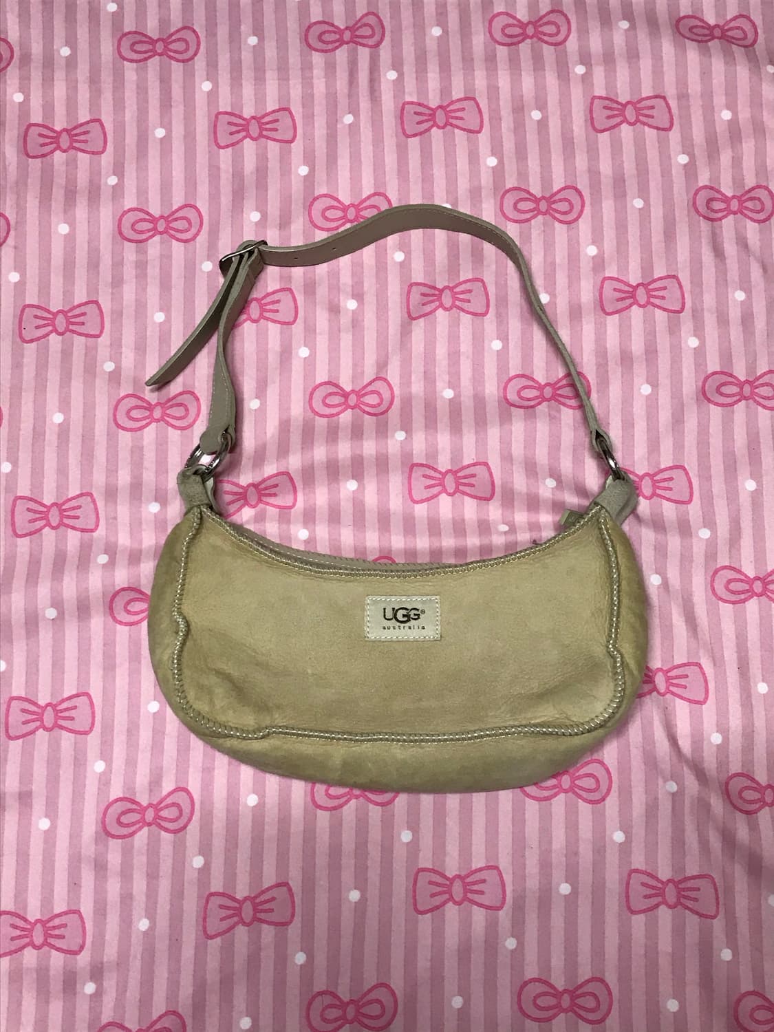 어그 베이지 숄더백 상품이미지1