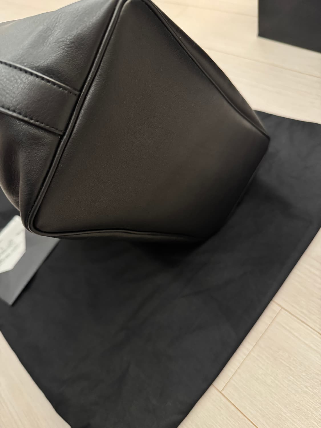 생로랑 레더 호보 토트 백 새상품 상품이미지9