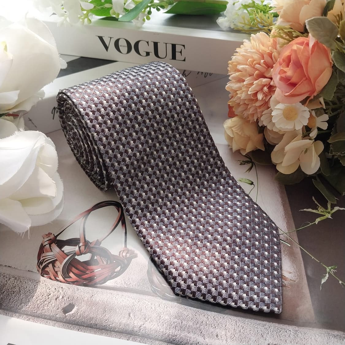 타임 실크 브라운 패턴 넥타이 8.1cm A+~A등급 K2281
 상품이미지1