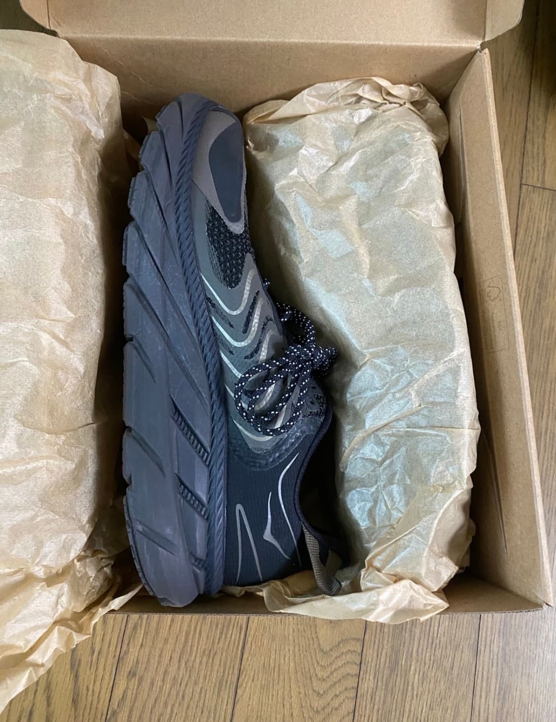 호카x새티스파이 클리프톤 아이언블랙 상품이미지3