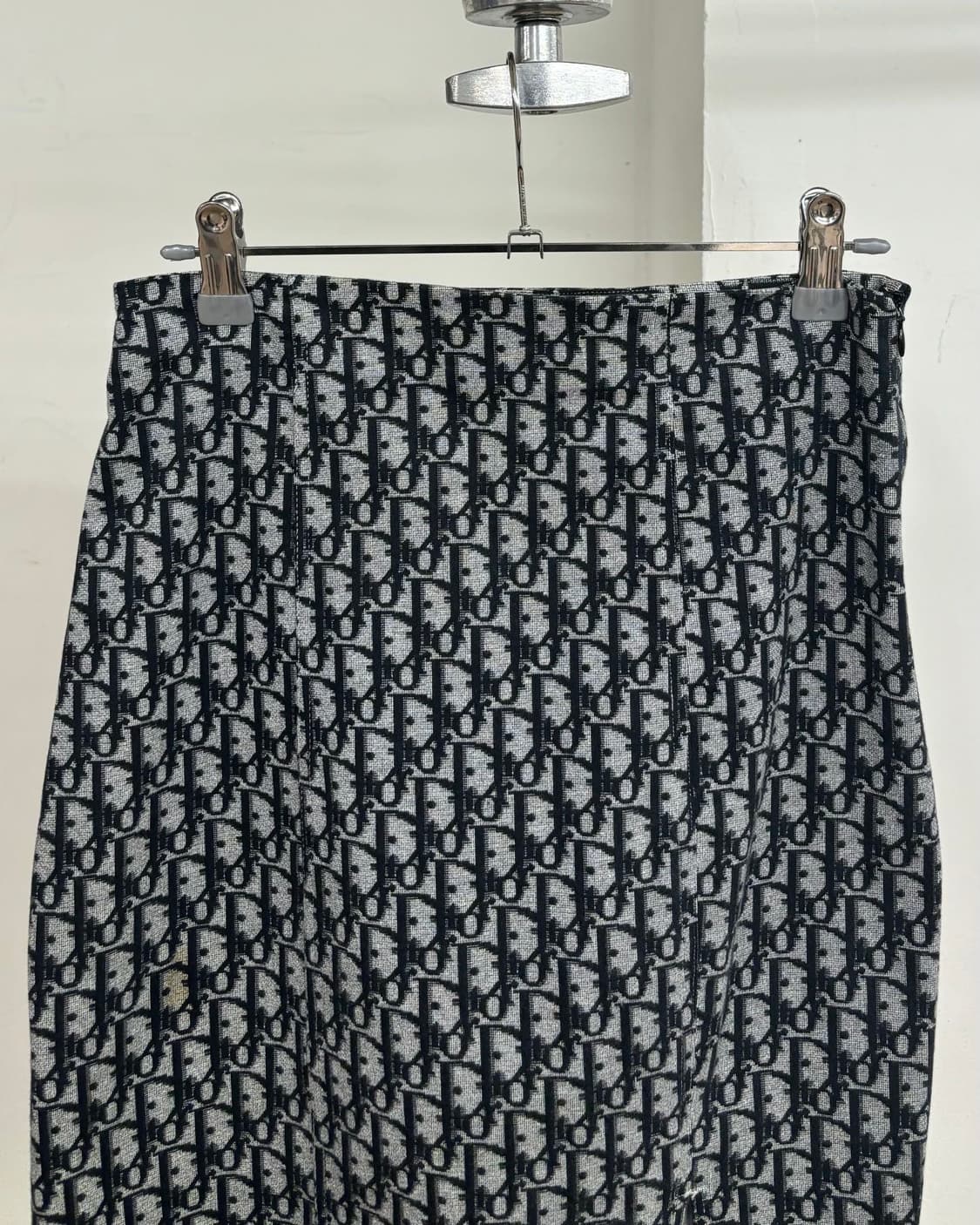 크리스찬 디올 블랙 트로터 모노그램 미디 스커트 상품이미지5
