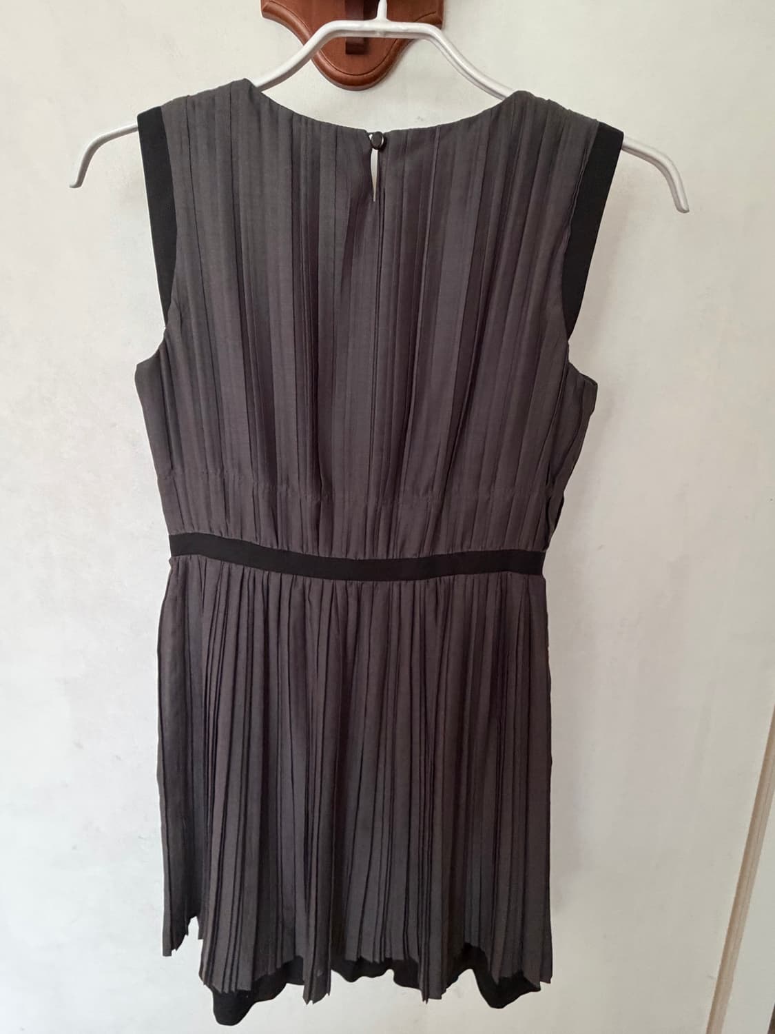 NICE CLAUP 나이스클랍 버튼 플리츠 원피스 상품이미지2